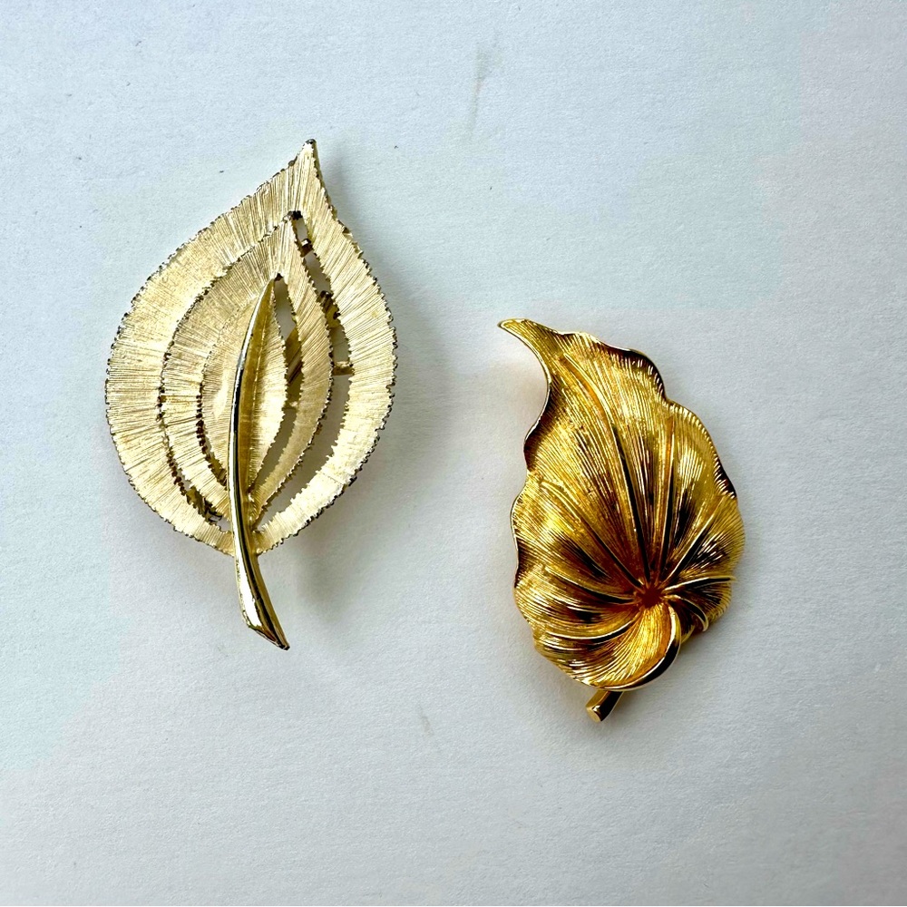 Vintage Stylized Leaf Brooch, Gold-tone unsigned